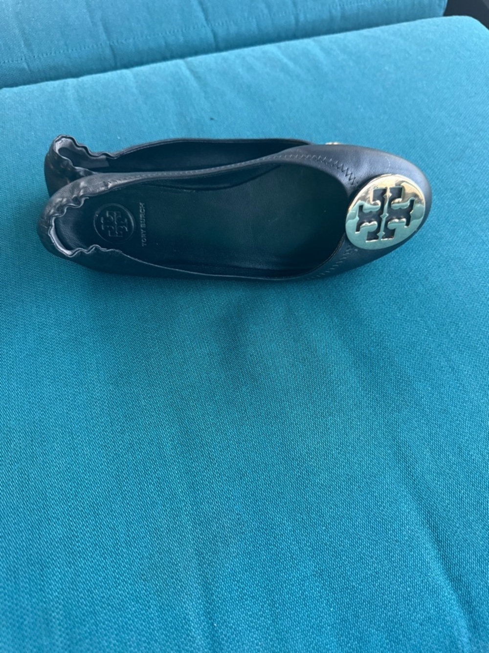 Tory Burch Black Leather Ballet Flats with Gold Logo Emblem - Picture 5 of 9